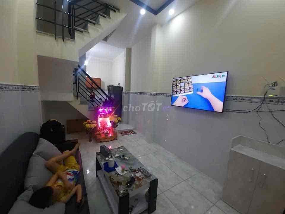 chính chủ bán nhà 3 m 9 m hai lầu