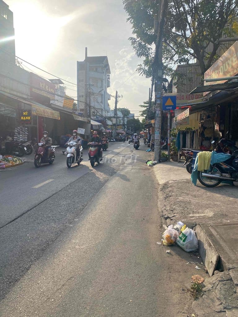 Chủ kẹt bán gấp MTKD Phú Thọ Hoà. Dt 4m x 18m. Nhà 4 tấm