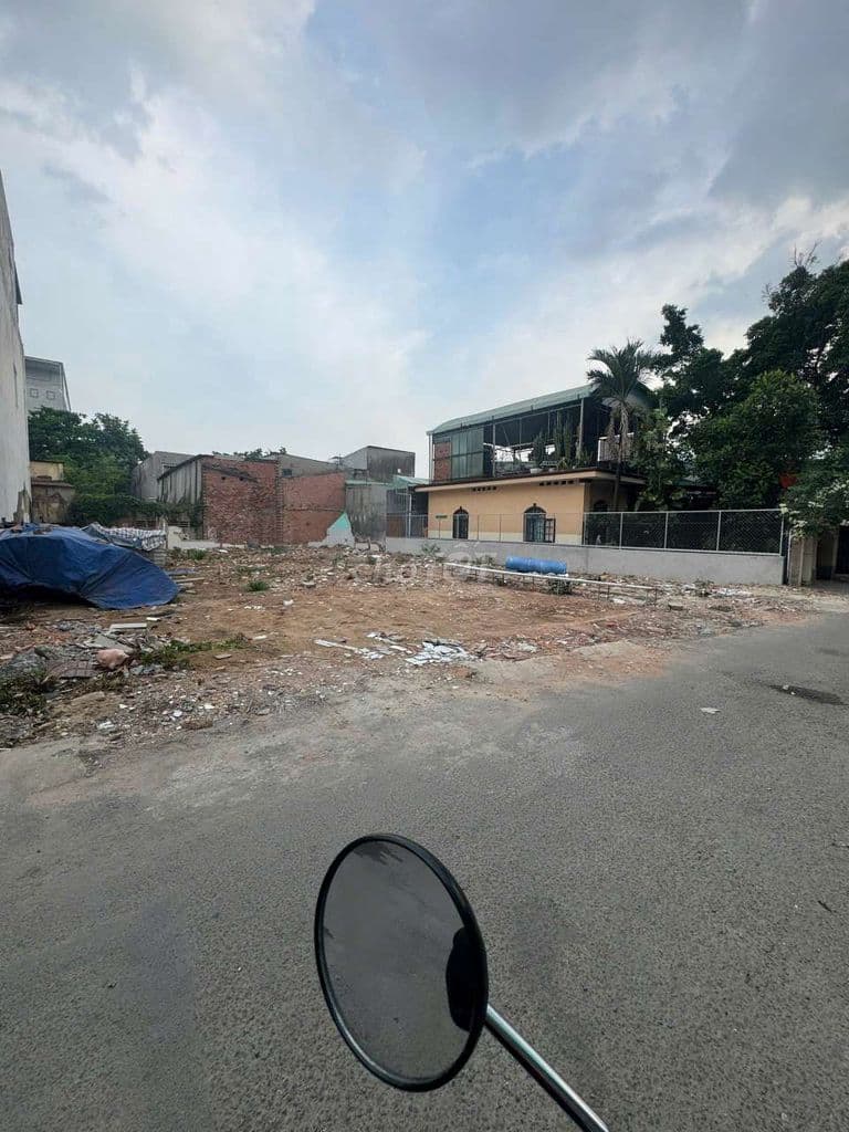 CẨN BÁN GẤP LÔ Đất 2 mặt tiền P ĐHT . DT 5,8 x11 . Hẻm ba gác