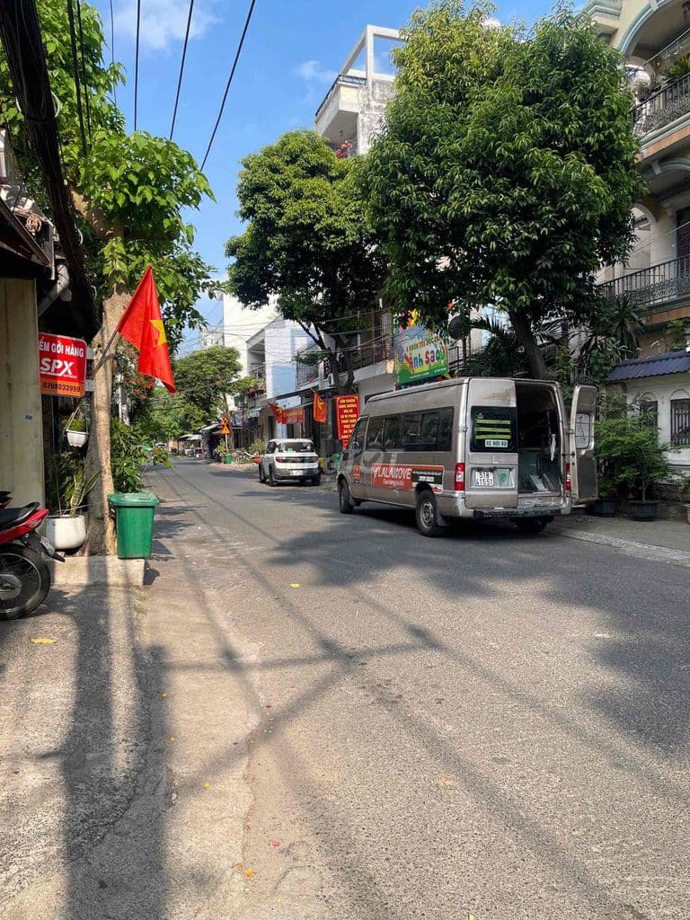 Bán Nhà Ở Tiện Nghi Khu Nội Bộ Gần Ga T3 - Ảnh 2