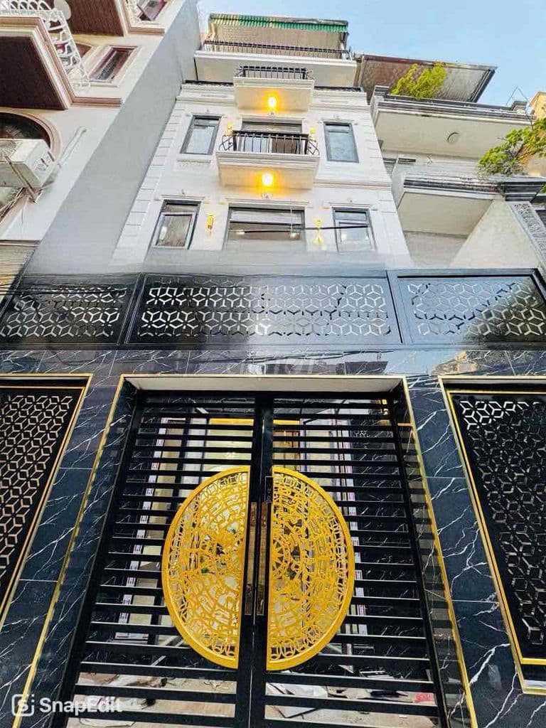 Giảm luôn 2 tỷ cho chủ thiện chí, nhà 2 mặt ngõ, lô góc, gần ôtô 45m.