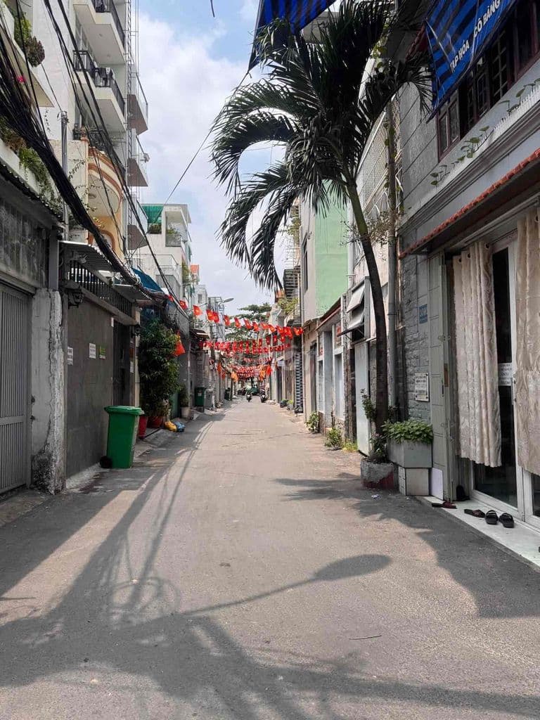 Giá: 4Tỷ700 - HXE TẢI – Bùi Đình Túy – 42M² • Diện tích: 3.5 x 12m (~