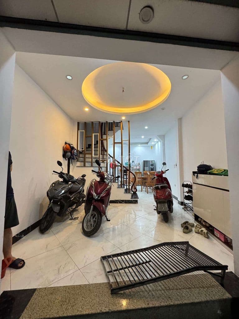 Đội Cấn, ngõ nông, gần oto, trước nhà thoáng sáng, còn mới, 38m*5T