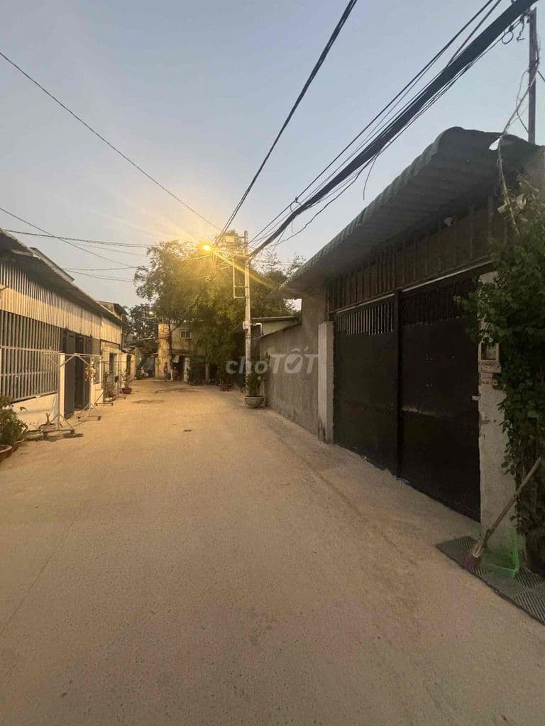 CHỦ CẦN TIỀN BÁN CĂN MẶT TIỀN ĐANG CHO THUÊ 6trieu/ tháng