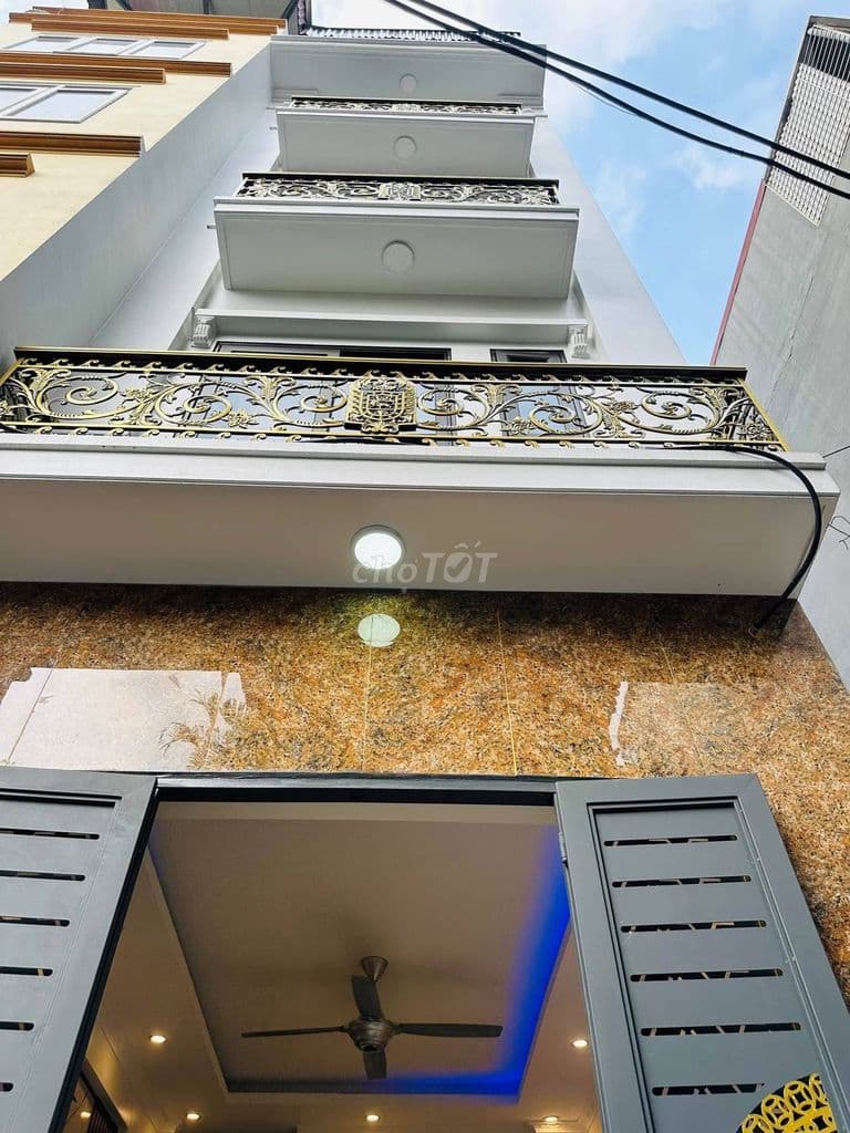 Nhà Phú Diễn xây mới, thang máy, ô tô đỗ cửa, full nội thất