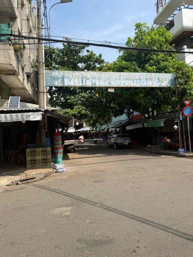 NHÀ MẶT TIỀN KHU CHỢ HOA ĐẦM SEN - Ảnh 2