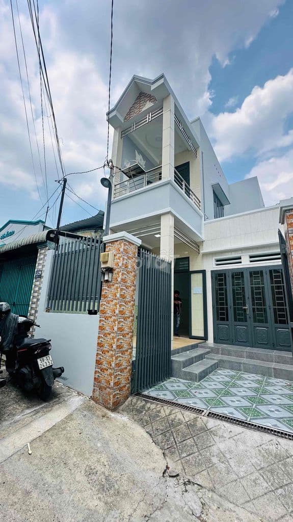 Bán nhà 2 Tầng - 100m2 ( nở hậu ) - Đặng Văn Bi, Thủ Đức - 3PN, 3WC