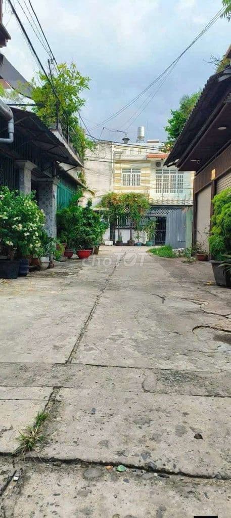 Nhà Trần Văn Mười hẻm xe hơi đúc chắc chắn thích hợp ở