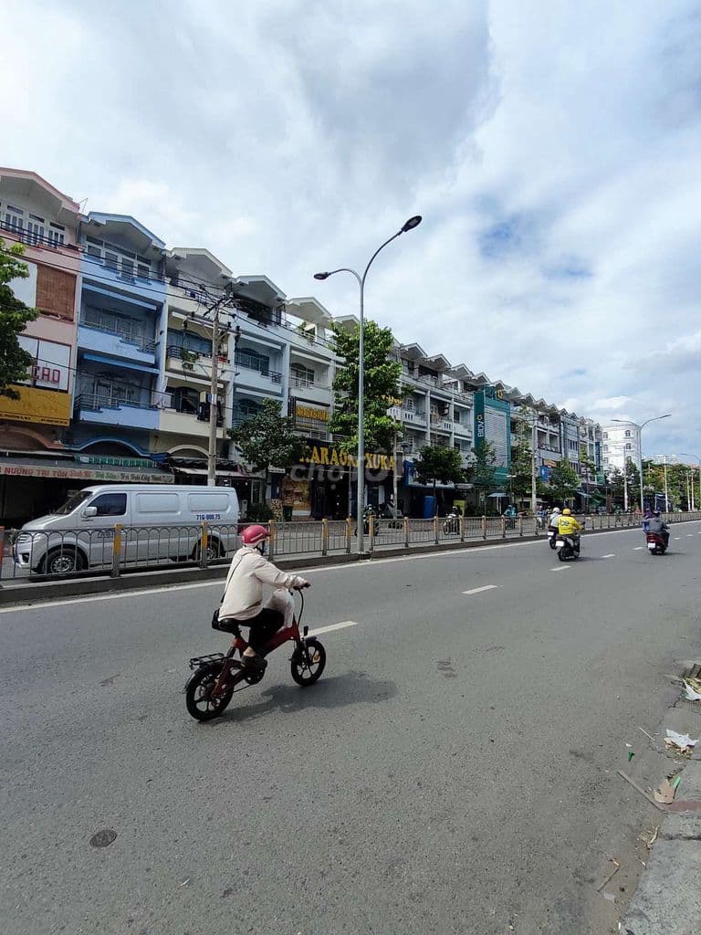 Nhà bán MT Tạ Quang Bửu gần BX quận 8. Nhà 80m2 4 lầu chính chủ 1 đời - Ảnh 2