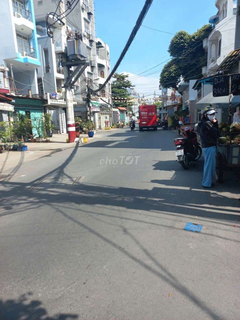 Sát Mặt tiền HXH ngủ trong nhà ,chính chủ xây tâm quyết kiên cố