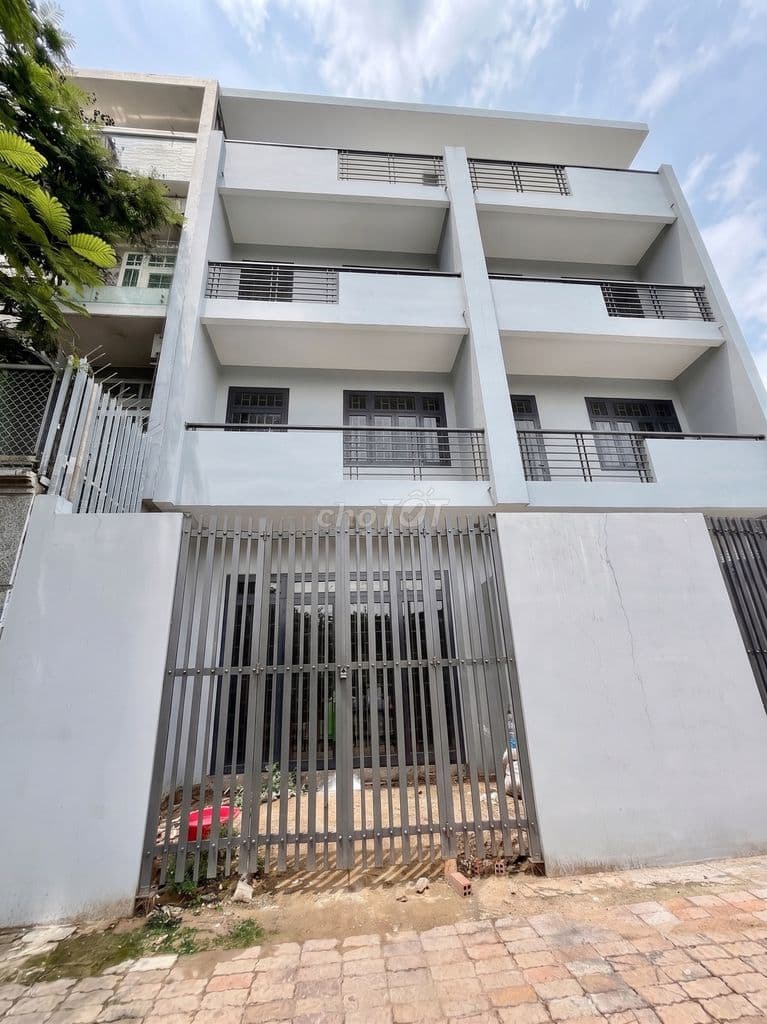Bán nhà đường số 12 KDC III Bùi Minh Trực, Phường Bình Đông, TP.HCM