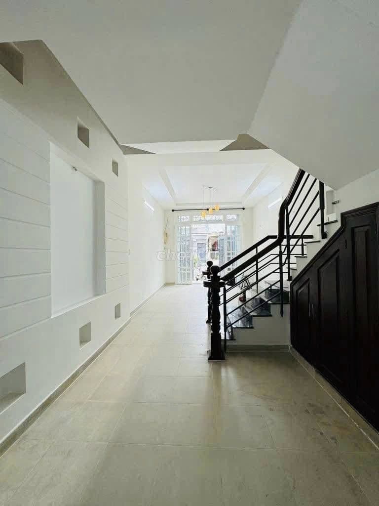 Chỉ 4.95 Tỷ Nhà Hẻm 4m Thông Nguyễn Sơn 4X14.5 CN 55M2 2 Tầng Sát MT