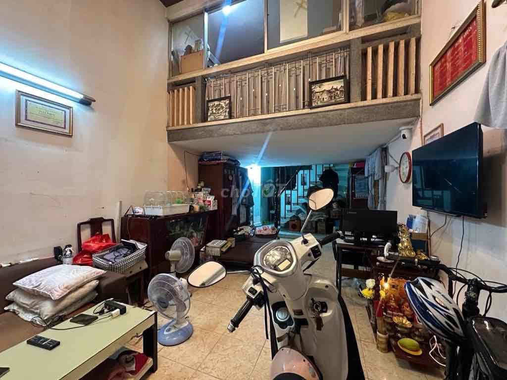 Vị trí đắc địa - Ngay Công viên Tao Đàn - Cách MT 15m - DT (3.8 x15m) - Ảnh 2