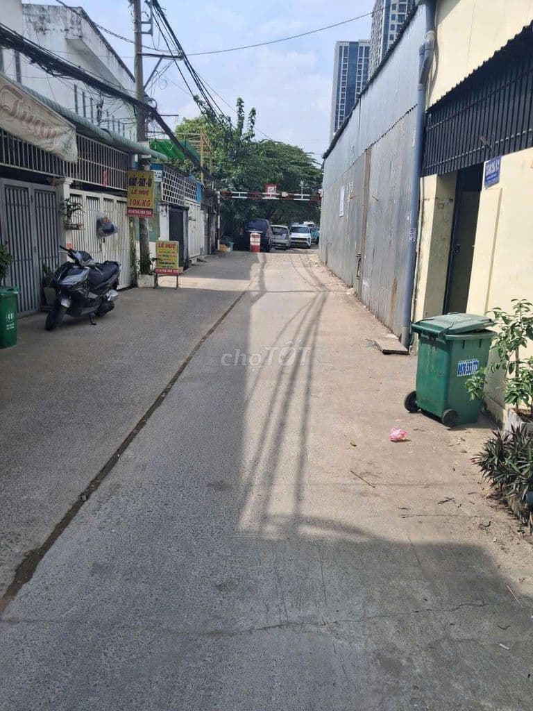 Đang cần bán gấp nhà hẻm 376 đường Huỳnh Tấn Phát phường Tân Thuận Tây