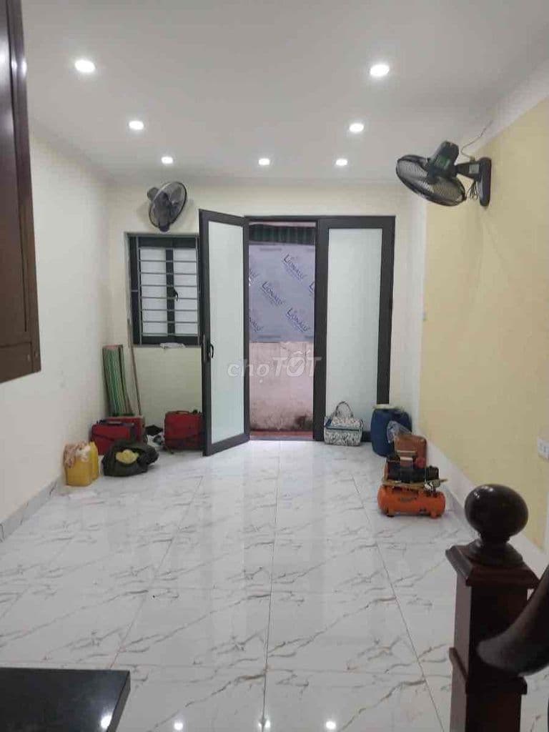 Tầm 2 tỷ có nhà Định Công-oto 30m-Gần phố-28m*3T;3ngủ - Ảnh 2