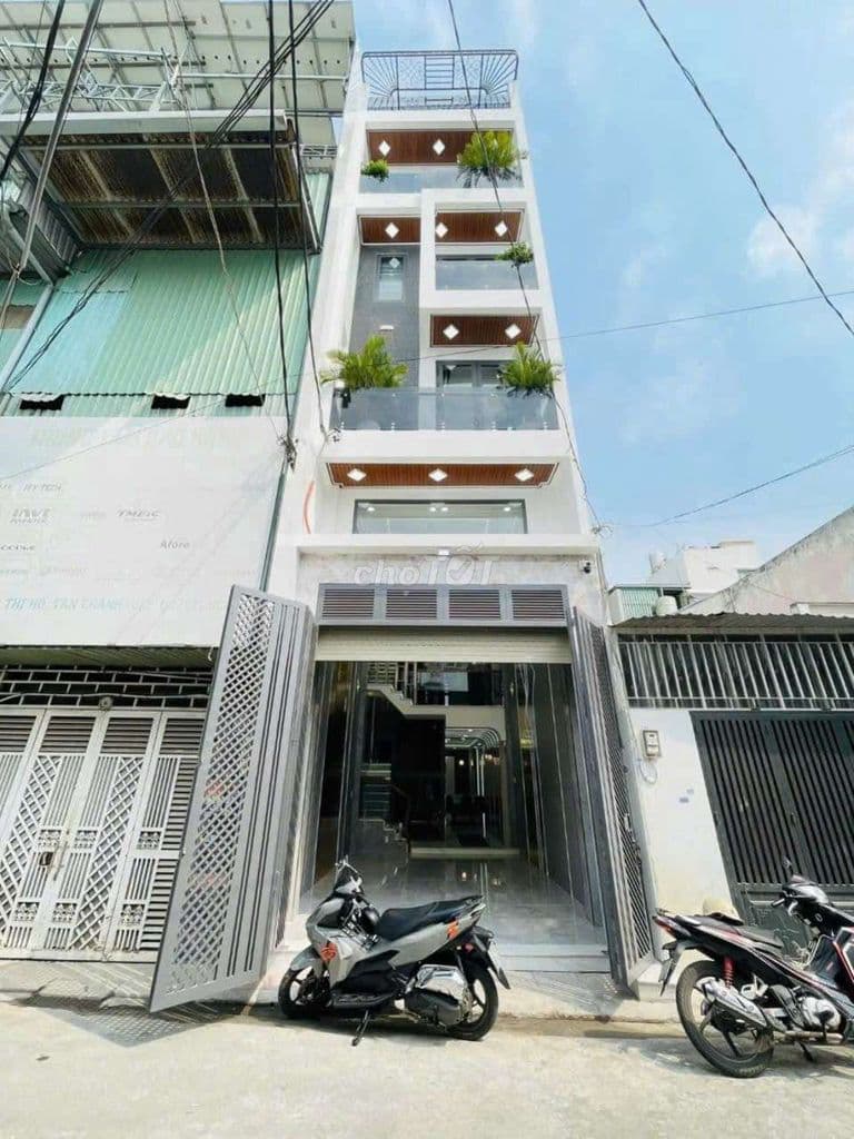 Nhà phố Thang máy 4x18m 1lững 3 lầu đường 8m, 1/ 30m ra Lâm Thị Hố