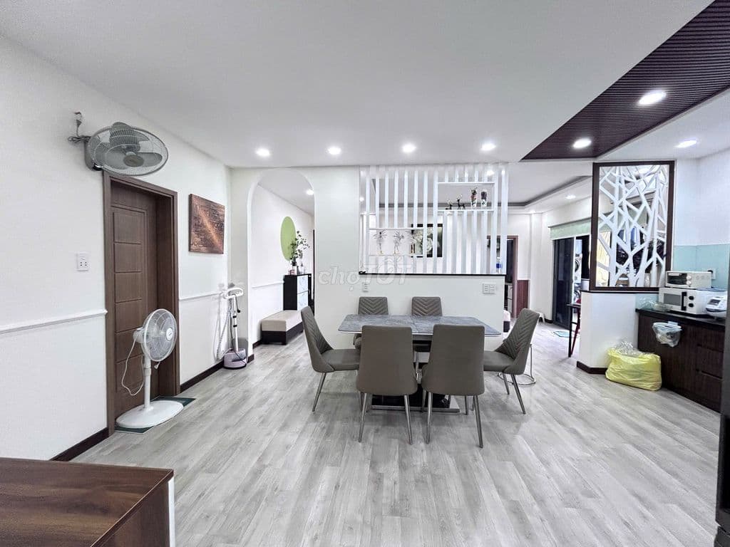 CHUNG CƯ NGUYỄN THỊ TẦN P2 Q8- CĂN HỘ SÂN VƯỜN 105,1M2 SHR, NT XỊN XÒ