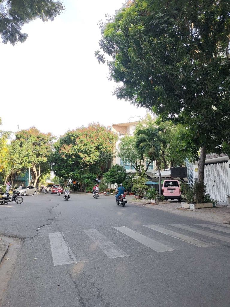 Bán Nhà cách Lotte 1km DT:6x15 vị trí kinh doanh đường số 40 Tân phong