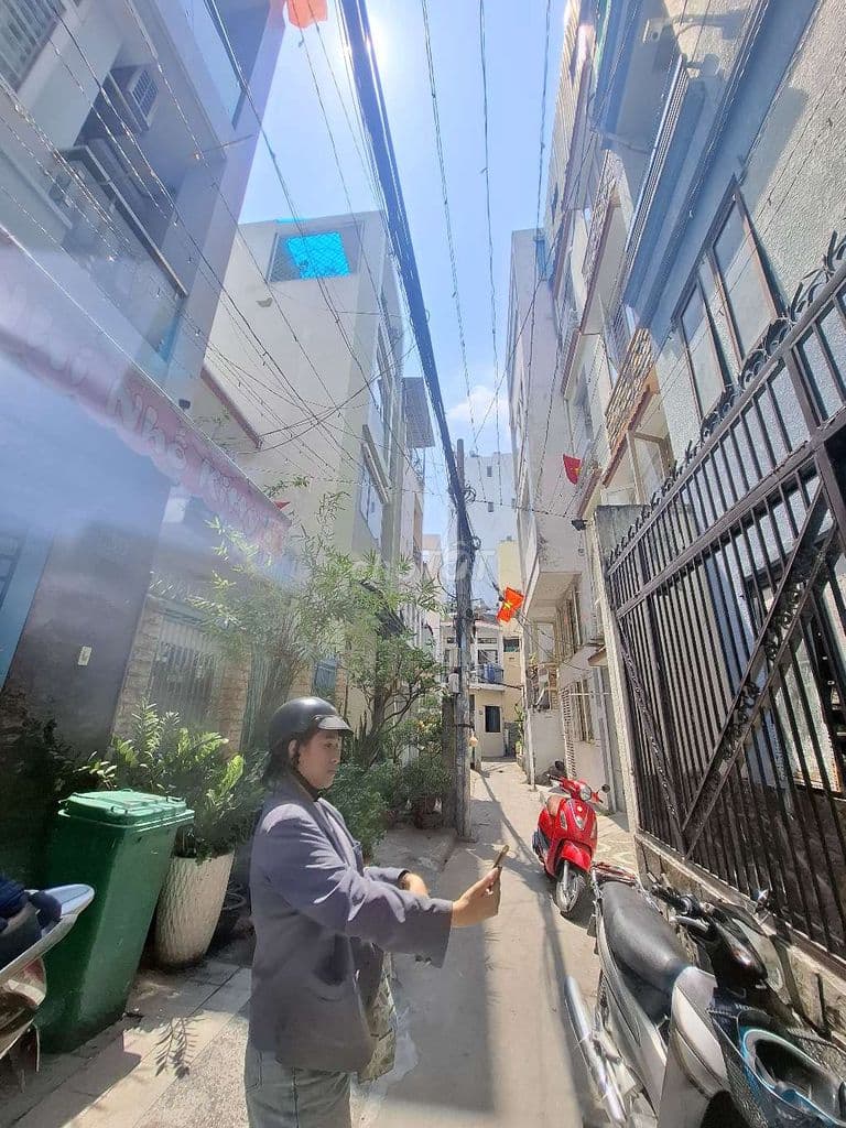 Tòa CHDV 117m2 Thang Máy 11Phong Hoa Cau ra Phan Xích Long nhỉnh 15ti