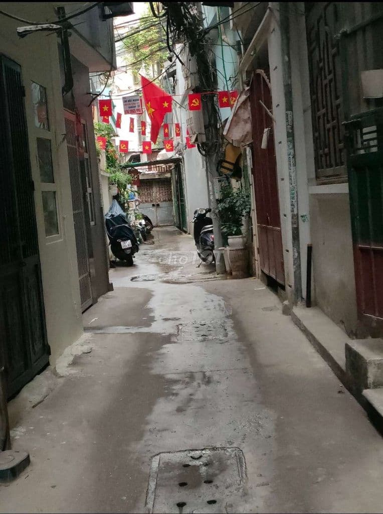 Rẻ, Thụy Khuê Tây Hồ nhà 40m x 4T, 8.5 tỷ ba gác, sát phố