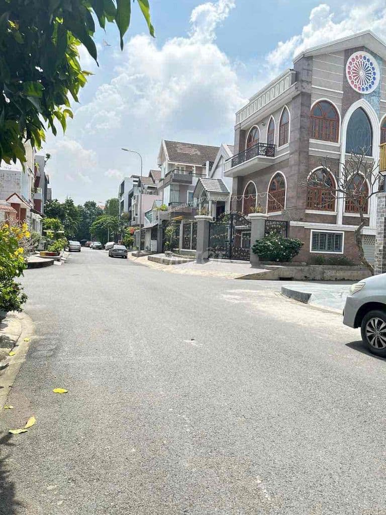 Nhà 3 Tầng MT VP - Cty - Khu Bên Sông - Ko Gian Sống VIP. ngay sông GG