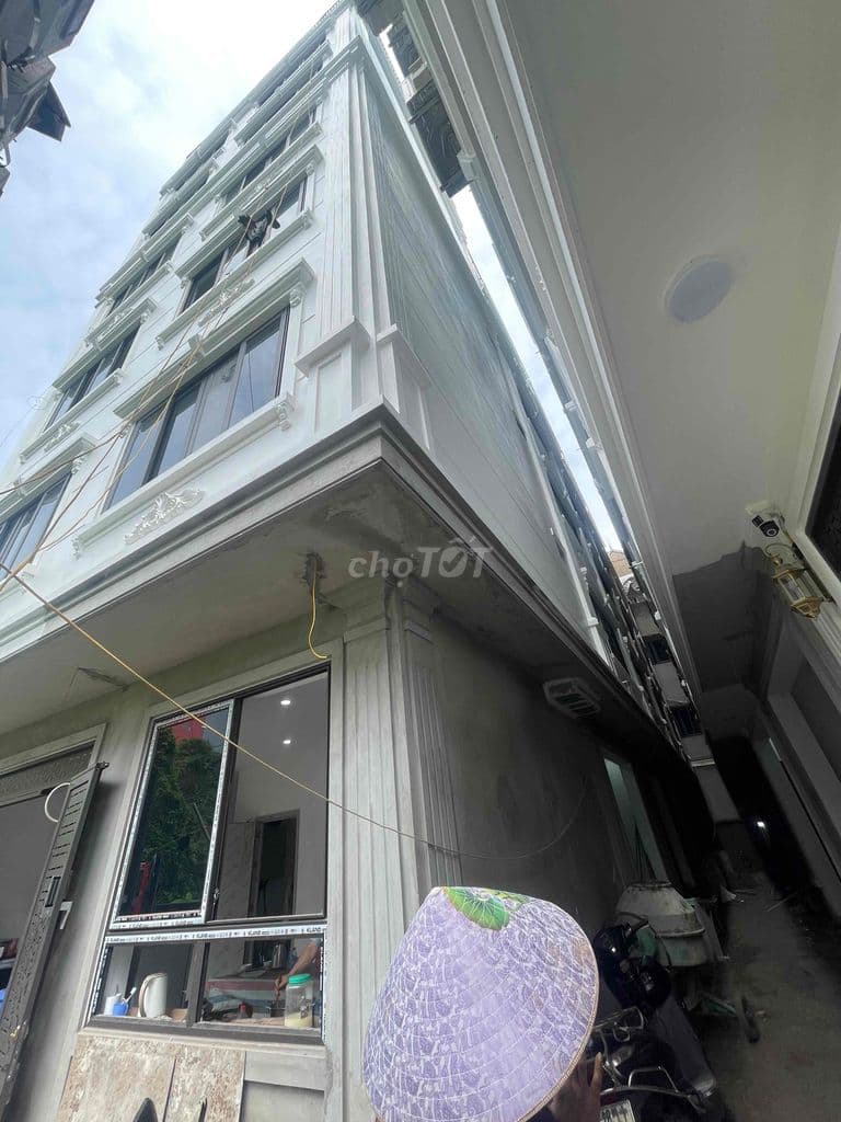 nhỉnh 8tỷ nhà mới xây 6 tầng thang máy bàn giao full nội thất ở anh