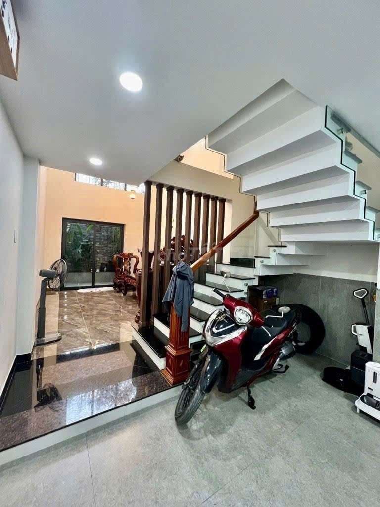 Nhà Nguyễn Văn Quá đường 12M -5 tầng 230m2 có thang máy 6tỷ45 - Ảnh 3