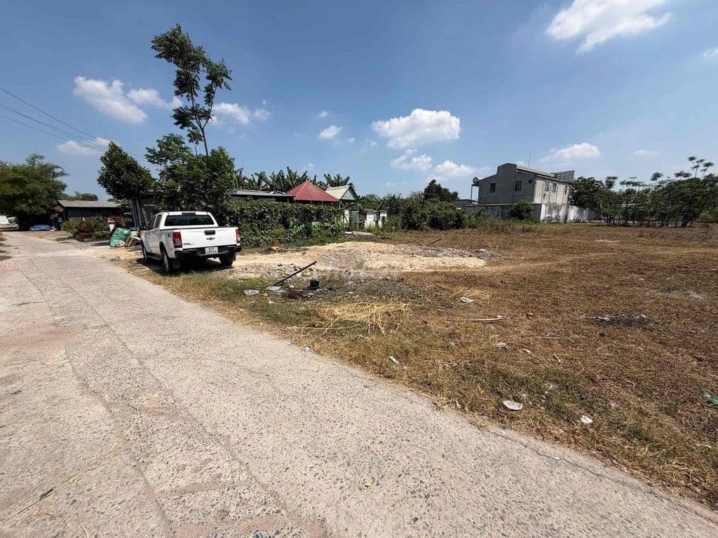 đất 23,5m . 1022m xuân thới sơn . đường 7m 1/ ngắn