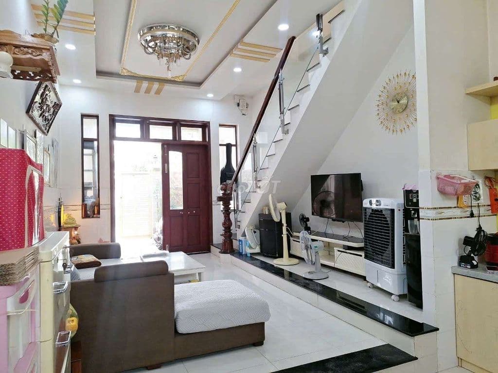 NGỘP - GẤP BÁN NHÀ MỚI, HẺM XE HƠI, ĐÌNH PHONG PHÚ, 70M2, 2T, HƠN 4TỶ - Ảnh 3