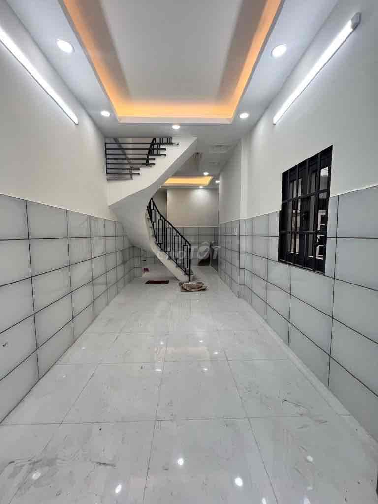 có nhà trung tâm tp. shr . chỉ hơn 2t