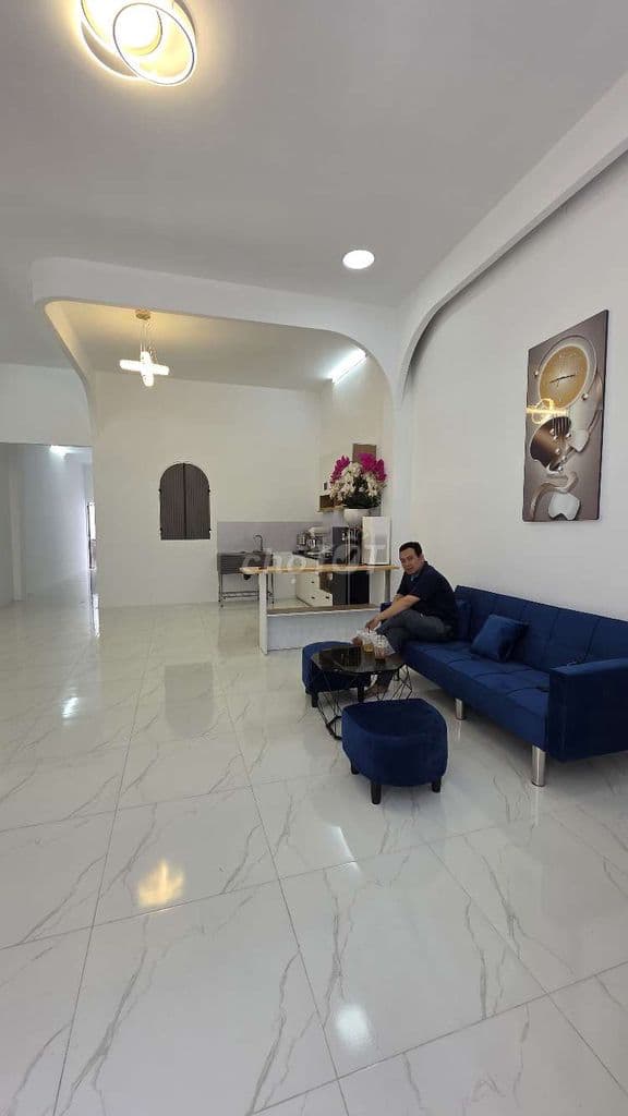 CC Bán nhà siêu diện tích trung tâm f2 Q8