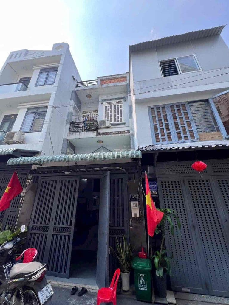 Hạ 200Tr, Nhà 3 Tầng, Hẻm Nhựa Xe Tải, Kế Bên HT City, Trung Tâm Q12