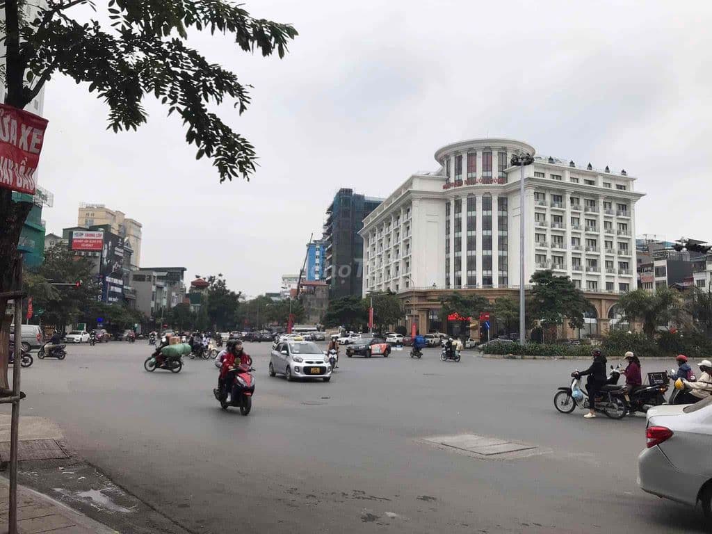 BÁN GẤP TOÀ NHÀ PHỐ THUỴ KHUÊ TRÍCH SÀI 70M 7 TẦNG OTO DT 120TR/THÁNG