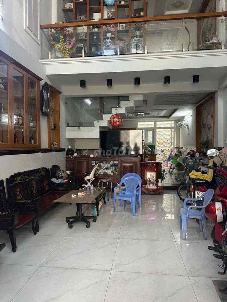NHÀ HXH – gần chợ ben xe buyt ht 4tầng chi nhinh 6d