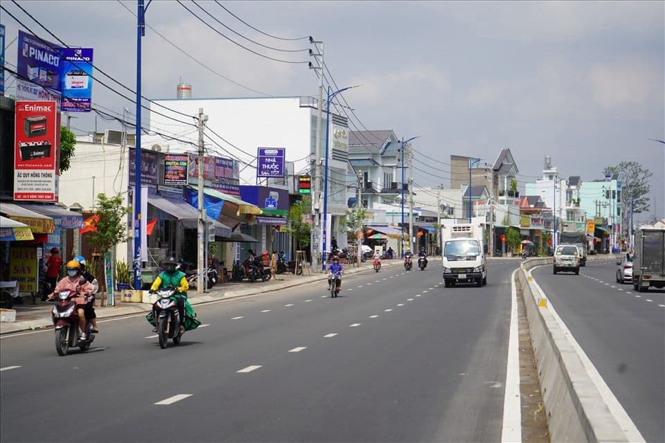 2/ Phan Văn Hớn hẻm Xe hơi 5m nhựa 4x18m cách Trường Chinh 200m