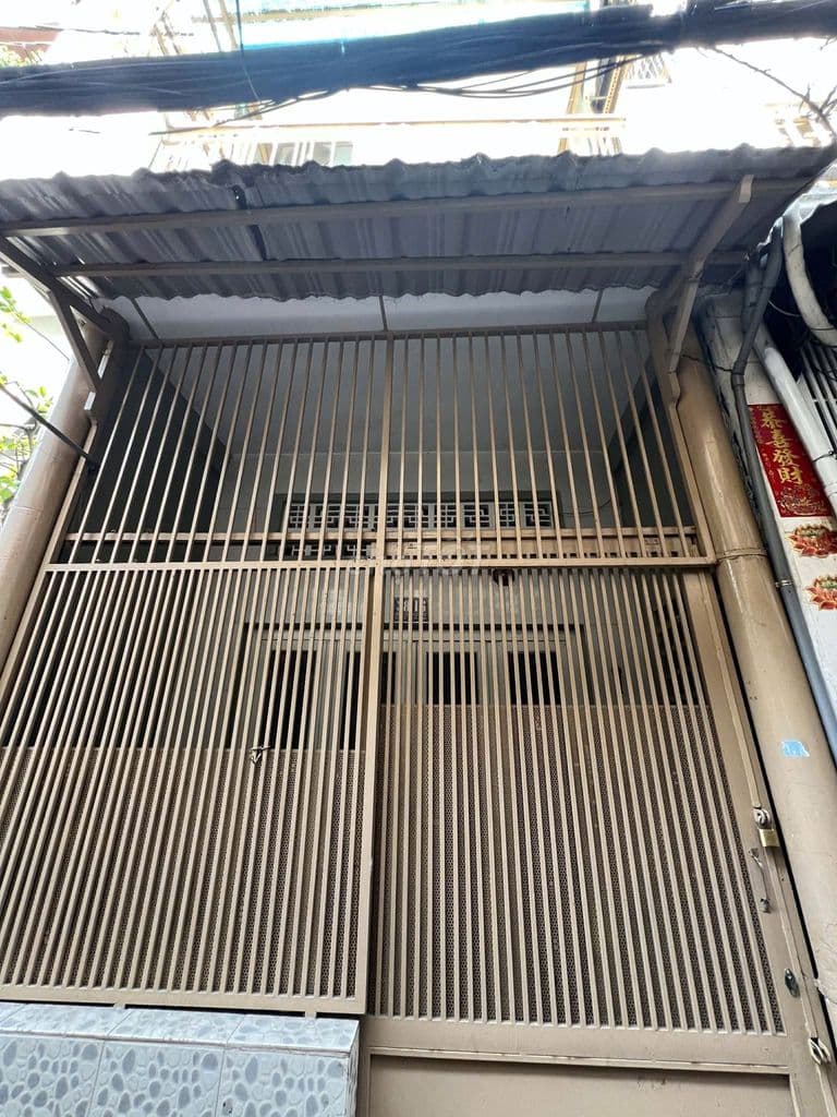 Bán gấp nhà 38 Phan Văn Trị, P, 2. Quận 5. ( 3x12,5m. 2Tầng) giá: 5 tỷ