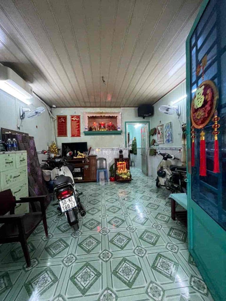 NHÀ GIÁ HIẾM ĐƯỜNG TỈNH LỘ 10. DTSD 4M x 13.7M