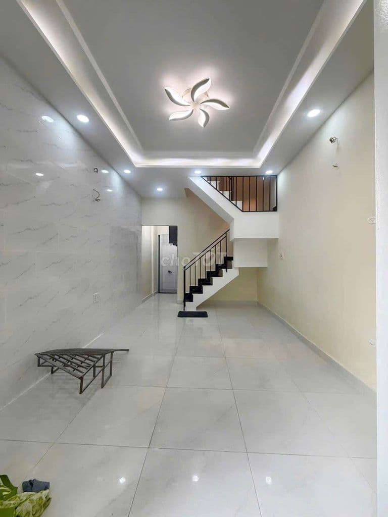 Nhà phố mới 100% ngay MT hẻm 4m .SHR