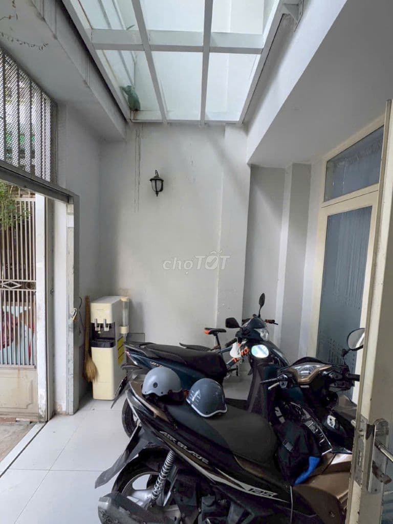 CẦN BÁN GẤP NHÀ PHỐ TRỆT, LỬNG, TUM, 2 PHÒNG NGỦ, 2 WC - Ảnh 2