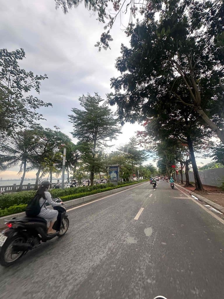 BÁN GẤP NHÀ PHỐ VỆ HỒ LẠC LONG QUÂN 55M 9 TẦNG THANG MÁY OTO VIEW HỒ