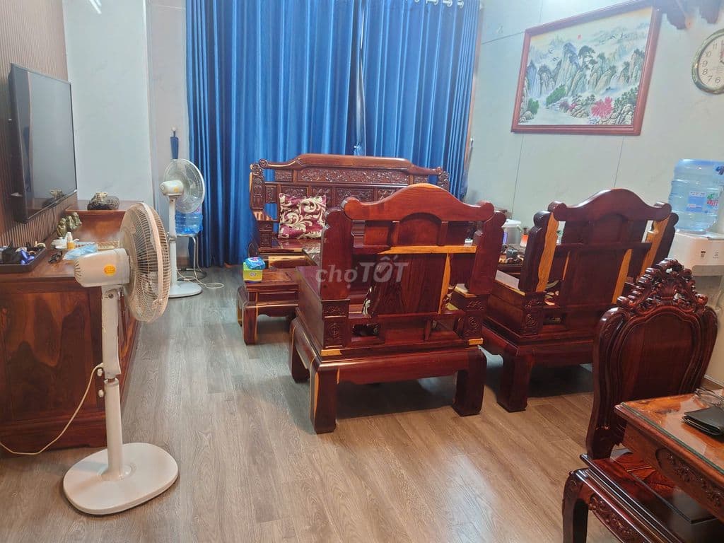 Bán căn hộ Thuận Việt, phố Lý Thường Kiệt