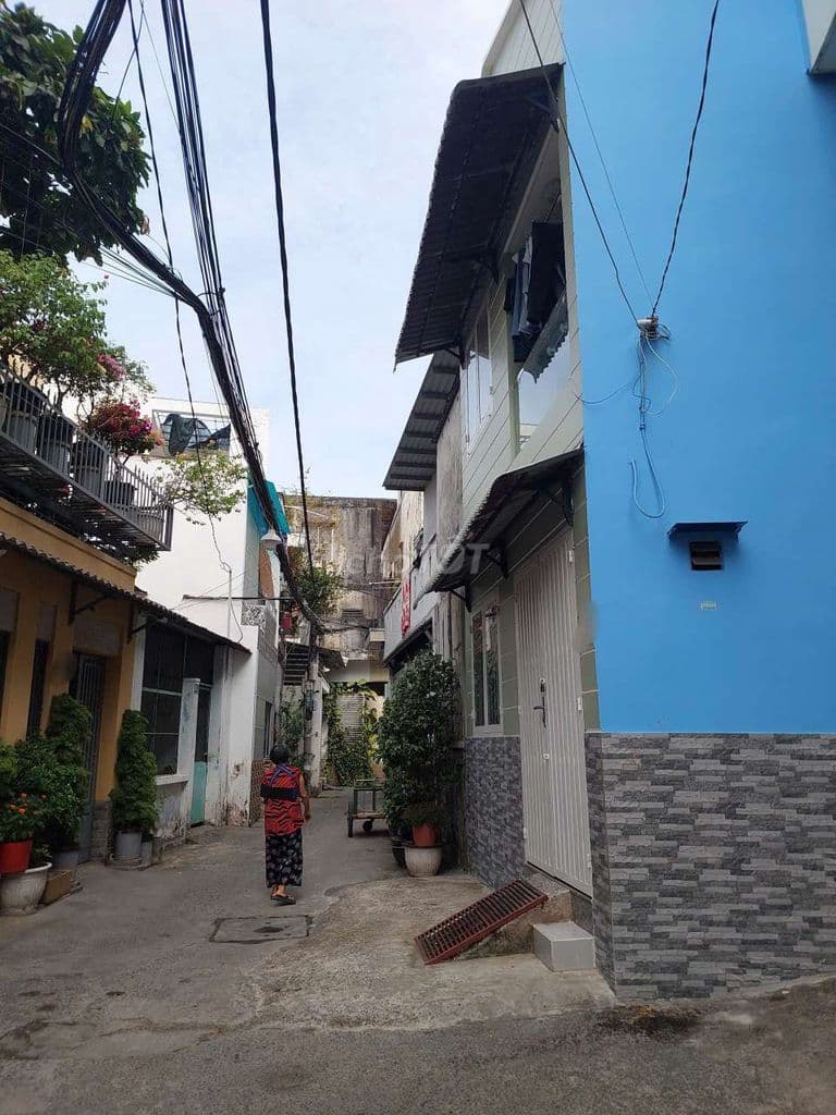 nhà đẹp hẻm rộng cách mặt tiền phạm thế hiển 20m P4,Q8