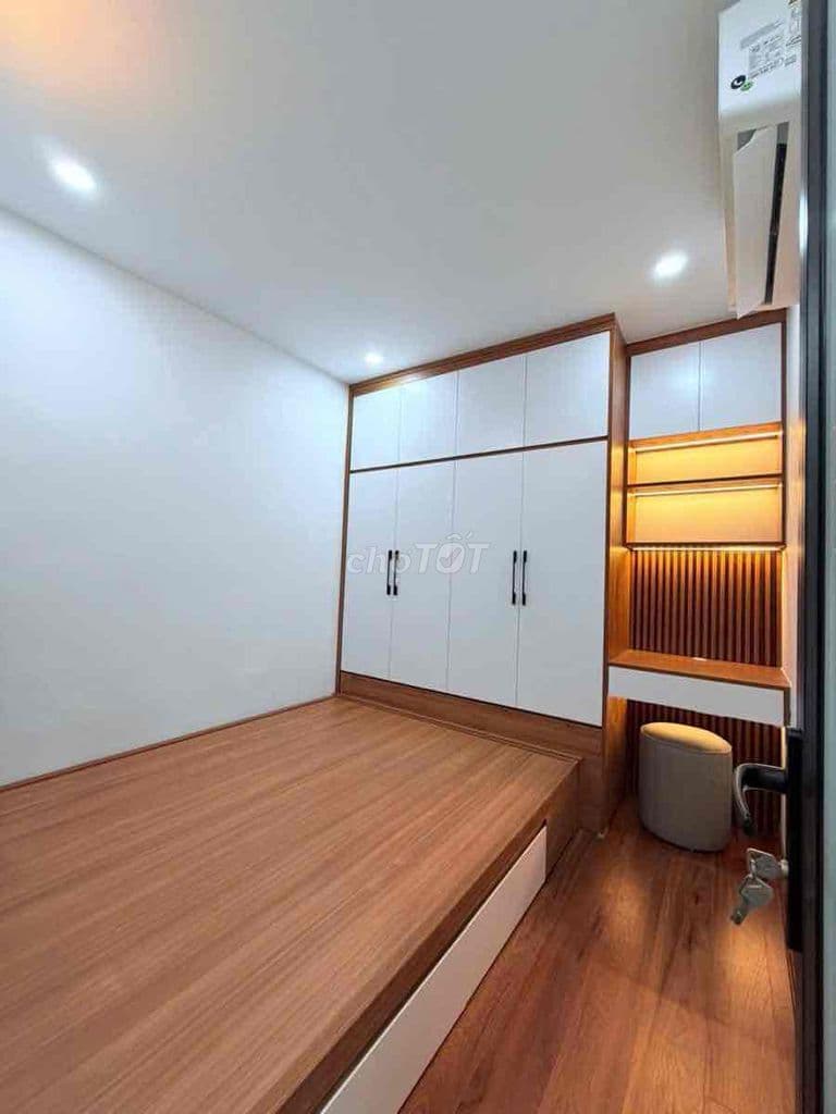 Quán Thánh 40 m2 sổ đỏ Ba Đình tập thể tầng 2 cách mặt phố 10 m chỉ 3,