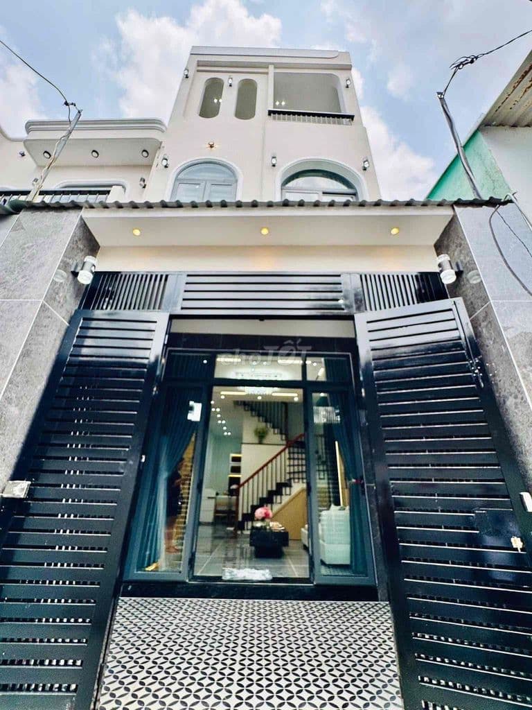 bán nhà xây mới ngay chợ xóm mới tặng full nội thất như hình