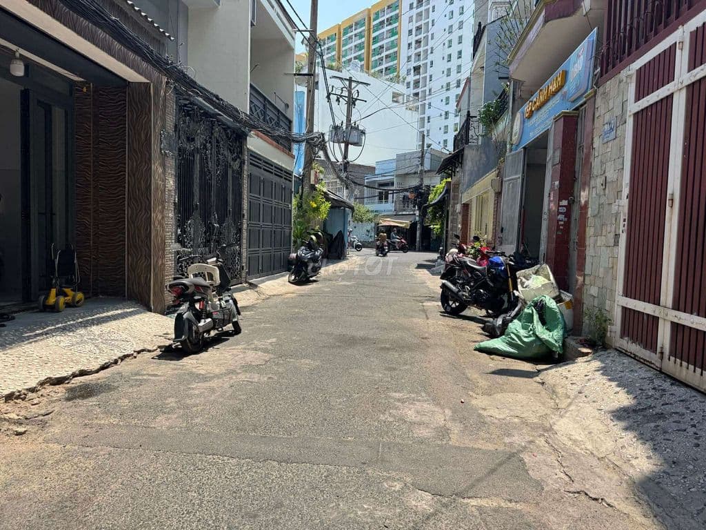 Bán gấp lô đất Khu phân lô Tân Sơn Nhì, dt 4x23 vuông vức giá 7 tỷ 5