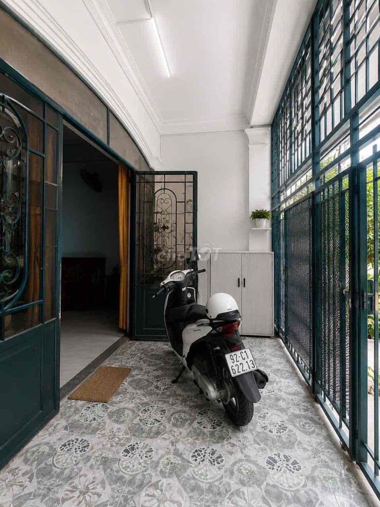 NHÀ SÁT MẶT TIỀN LÊ TRỌNG TẤN