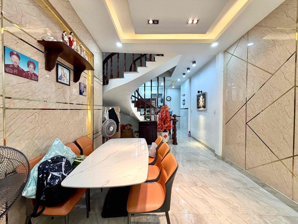 Chính chủ bán - 85.4m2 4 tầng - Full nội thất - sát q1 giá tốt - Ảnh 3