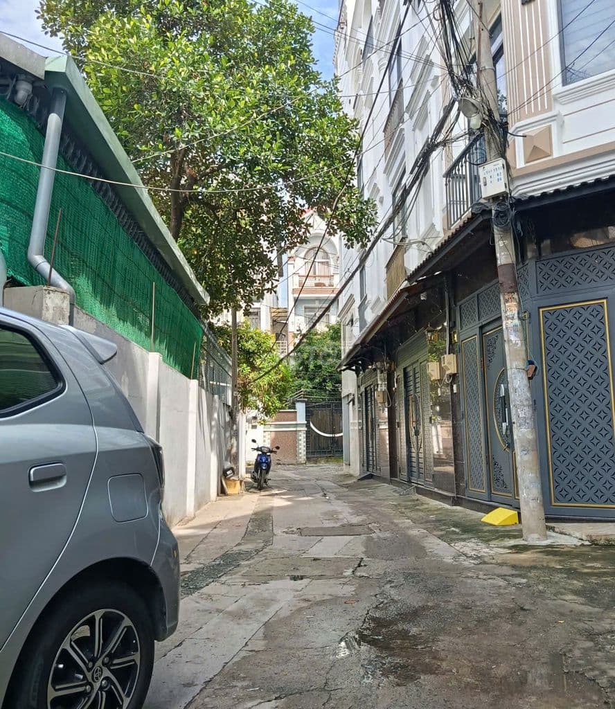** HƠN 100m ra Phan Xích Long - XE HƠI đậu cửa - Nhà 2 Tầng × 45,2 m²