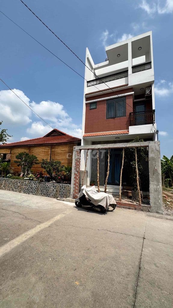 Cần bán gấp lô đất sổ Hồng riêng hẻm xe hơi diện tích 60 m full thổ cu