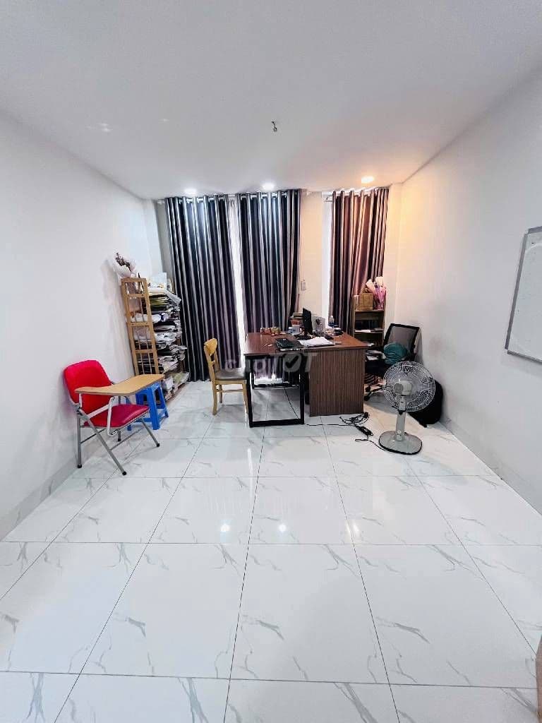 Bán nhà Hoàng Sa, Quận 3 sát bờ kè, 4 tầng, hẻm xe hơi yên tĩnh